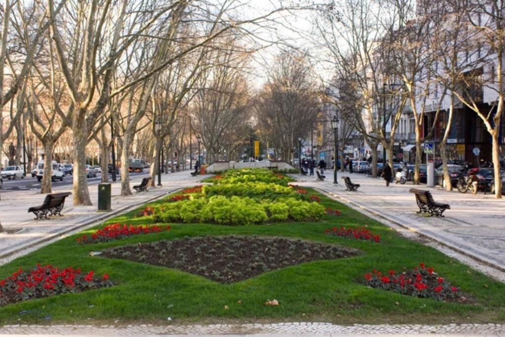 Av. Da Liberdade Comfortable Apt With Balcony Daire Lisboa Dış mekan fotoğraf